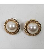 Vintage Stud Earrings White w/ Gold Tone 1 Inch Round - €12,83 EUR Vintage Stud Earrings White w/ Gold Tone 1 Inch Round - €12,83 EUR