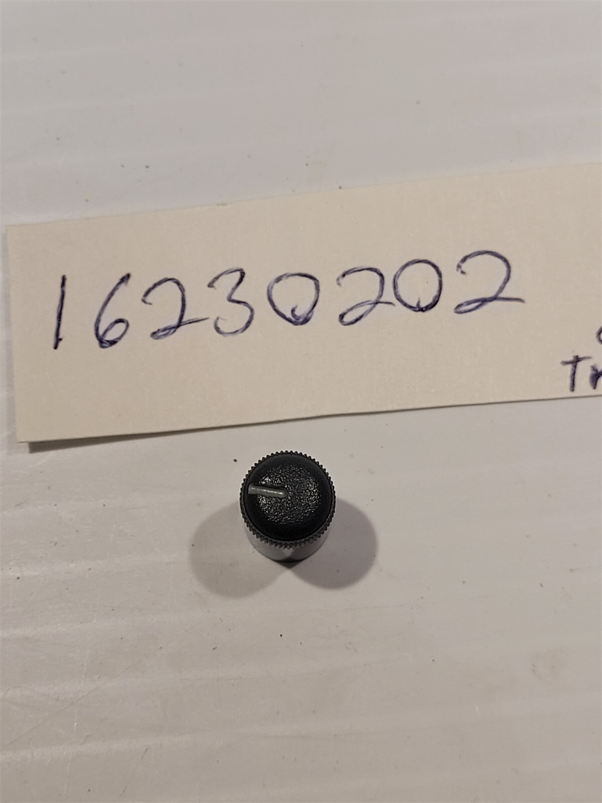 1995 - 2001 GMC Jimmy 2WD &amp; 4WD Radio Speaker Control Knob 16230202 - $8.98