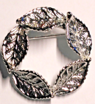 Gerry&#39;s Silver Tone Leaf Wreath 1&quot; Brooch Signed Vintage Pin Ladies Jewelry - £10.09 GBP