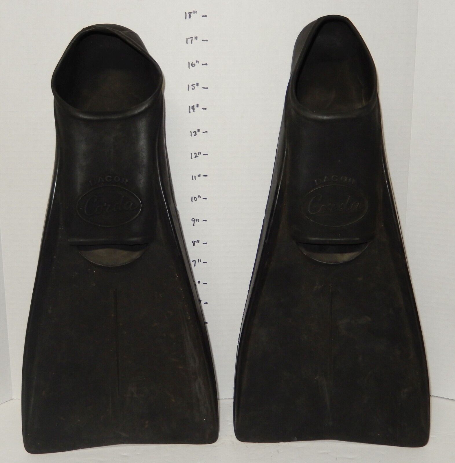 Dacor Corda Black DIVING Swim FINS FLIPPERS Sz 8-10 Scuba Made In Italy - $47.17