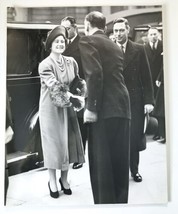 Queen Mother Elizabeth Meeting Mr. Ogilvie Head of British Broadcasting 1939 - $26.00