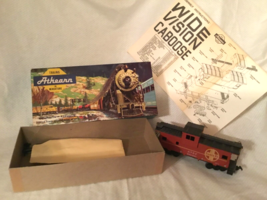 Vintage Athearn HO Scale 5367 Santa Fe #999831 Wide Vision Caboose with Box - £15.17 GBP