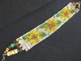 Daisy Flowers Beaded Bracelet - $32.00