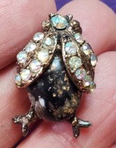 AJC Signed Insect Bug Fly Bee Pin Aurora Bourealis Rhinestones Black Gold Stone - £14.20 GBP