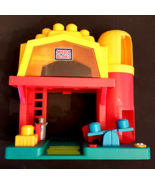 Mega Bloks Musical Barn with a few Misc Farm Animals Works Vintage Build... - $21.72