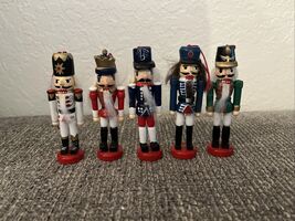 Set Of 5 Vintage Unbranded 4” Wooden Nutcracker Christmas Ornaments Holiday - $364.30 MXN