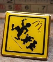 McDonalds Kid Crossing Safety Sign Employee Collectible Pinback Pin Button - £8.52 GBP