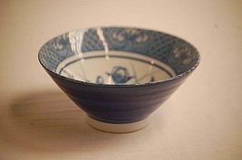 Vintage Style Asian Blue &amp; White Rice Bowl w Floral Designs - $14.84