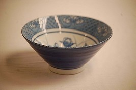 Vintage Style Asian Blue &amp; White Rice Bowl w Floral Designs - £11.84 GBP