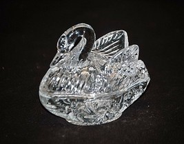 Old Vintage Swan Trinket Box Clear Glass w Pin Wheel Pattern Vanity Shelf Decor - £11.86 GBP