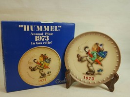 M.J. Hummel Annual Plate 1973 In Bas Relief  with original box FD488 - £15.91 GBP
