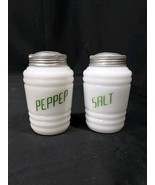 1940s Hazel Atlas Milk Glass Beehive Barrel Green Letters Salt & Pepper ... - €33,84 EUR 1940s Hazel Atlas Milk Glass Beehive Barrel Green Letters Salt & Pepper ... - €33,84 EUR