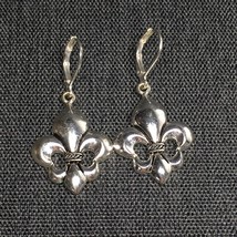 Fleur de Lis Earrings Silver Tone Lever back Pierced - £13.50 GBP