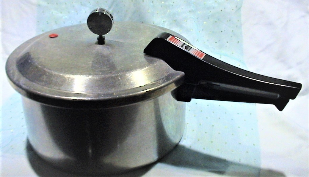 Vintage Mirro 6 qt. Pressure Cooker / Canner Model M053611 Pressure