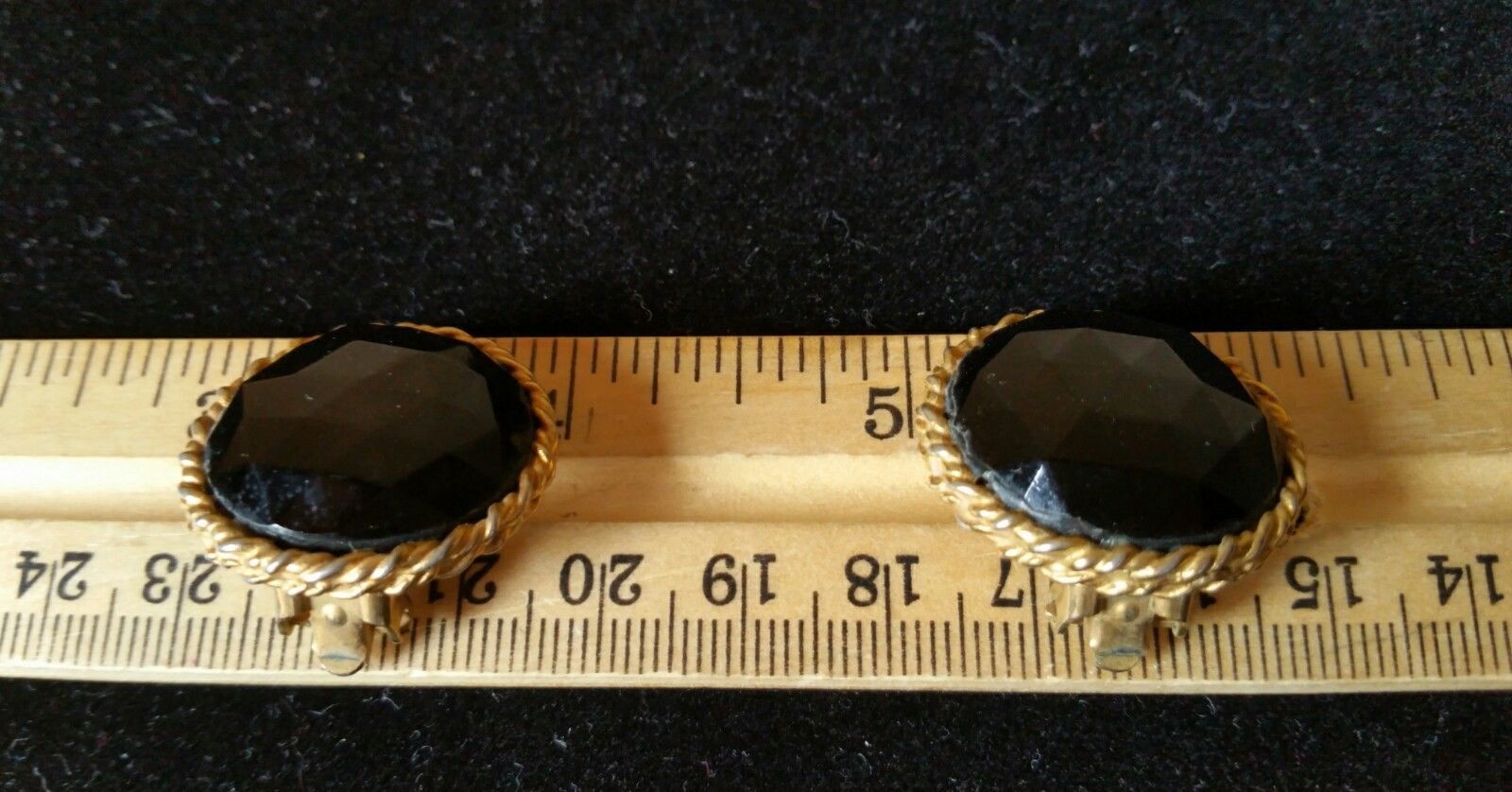 Unbranded Vintage Mid Century Gold Tone Faux Black Onyx Button Clip On Earrings Item image 11