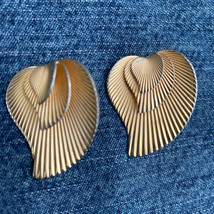 Vintage Marvell Brooches Signed Gold Tone Leaf Pin Jewelry - £11.60 GBP