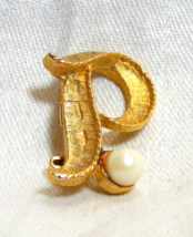Vintage Textured Gold Toned Initial Letter P Pin Faux Pearl 15-l - $460.95 MXN