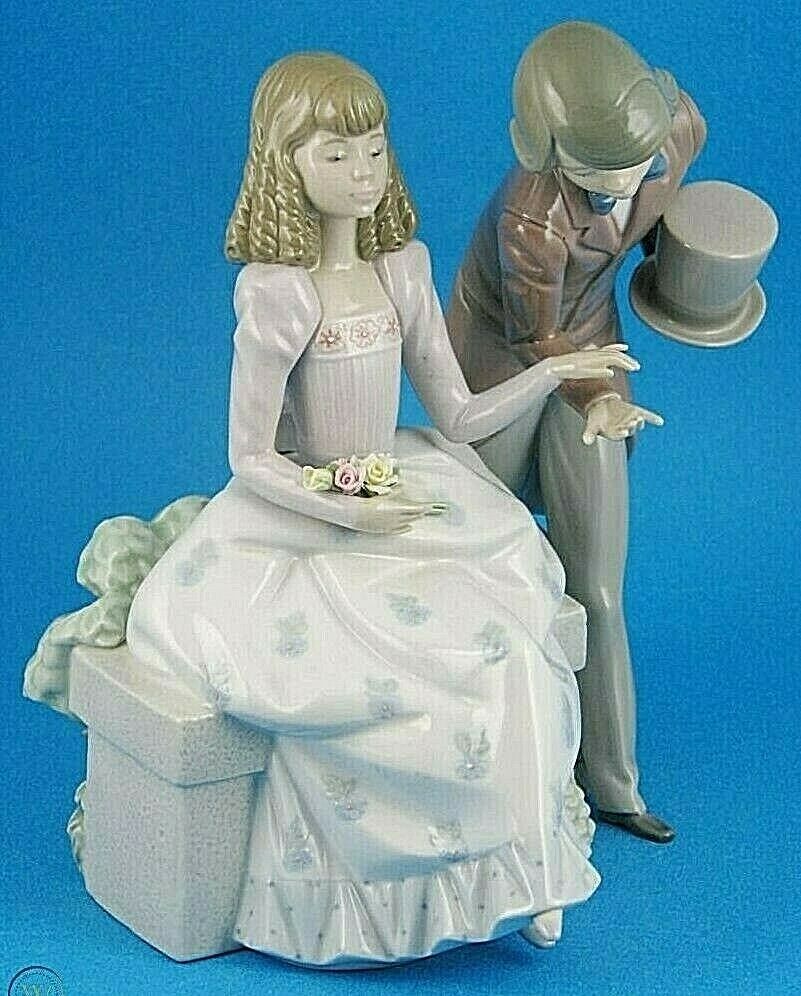 Lladro #5409 Courting Time Boy & Girl w/ Flowers in Love Figurine 8.75" Rare EUC - £310.67 GBP