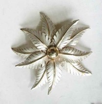Elegant White Frosted Textured Gold-tone Flower Brooch 1960s vintage 3&quot; - £11.35 GBP