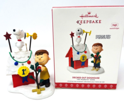 WORKING Hallmark Keepsake Peanuts Magic Decked Out Doghouse Ornament - £23.17 GBP