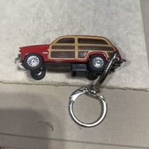 KINSMART 1944 Ford Woody Wagon Diecast 1:82 Keychain - £3.11 GBP