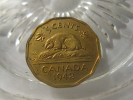 (FC-1102) 1942 Canada: 5 Cents { Tombac } - $5.50