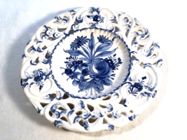 Biue &amp; White Reticulated Plate Italian 400/2 8 inches Wide Mint - $19.99