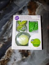 Wilton Dinosaur Cupcake Decorating Kit Decorates 24 NEW - $13.50