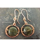 Handmade green labradorite earrings: copper circle frame wire wrapped - €23,96 EUR