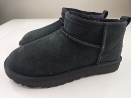 UGG Women&#39;s Classic Ultra Mini Boot, size 7 - $2,594.80 MXN