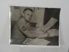 Original Photo of a 1940&#39;s 50&#39;s  Era USMC Sergeant Major at Work - £7.80 GBP