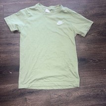 Nike Tee Embroidered Spell Out Logo Kids Medium T-Shirt  Green - $8.60