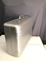 ZERO Halliburton Large Aluminum Case 24”x18”7.5 Key Lock Suitcase No key - £160.32 GBP