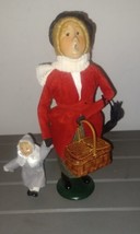 Byers Choice Caroler 1994 Nanny with child and umbrella and basket - £39.50 GBP