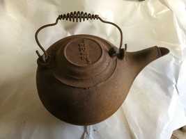 Antique ERIE No. 8  Marked Cast Iron Tea Pot Kettle [Good for Décor Only]  - £40.20 GBP