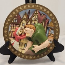 Disney  Animated Classics The Hunchback of Notre Dame 1996 3D Plate - $13.81