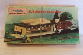 HO Scale Realistic Models, Suburban Station Kit #600-298 Vintage BN open box - £64.14 GBP