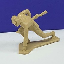 Marx toy soldier Japanese vtg ww2 wwii Pacific 1963 beige figure land mine fist - $14.80