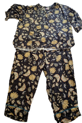 Refinery 29 Black and Gold Floral Pajama Set Size 3X - $37.99