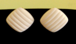 Avon Clip On Earrings Creamy Plastic Modern Art Deco Nickel Free 1980&#39;s True VTG - £10.83 GBP