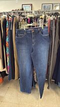Gloria Vanderbilt Amanda Jeans Women's Size 16 Blue Straight Leg Denim - $19.84