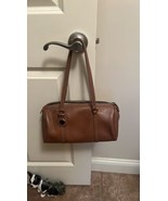 Dooney &amp; Bourke Vintage All Weather Leather Tan Saffiano Barrel Satchel Bag - $1,693.51 MXN