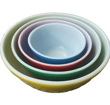 Pyrex Vintage Four Colors Mixing Nesting Bowls Yellow Largest EUC - £217.94 GBP