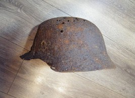 German ww2 era original steel rusty battlefield damaged helmet - £27.76 GBP
