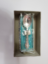 Oneida London Town 464-824 Baby Feeding Spoon 4 1/4&quot; Long New Sealed NOS - $14.50