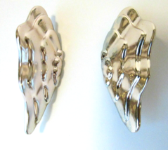 Vtg Signed Avon 1986 Silver Plated Enchanted Wings Clip On Earrings W Box Shiny - £10.25 GBP