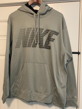 Nike Therma Fit Men&#39;s Gray Spellout Hoodie Size 2XL New - $35.70