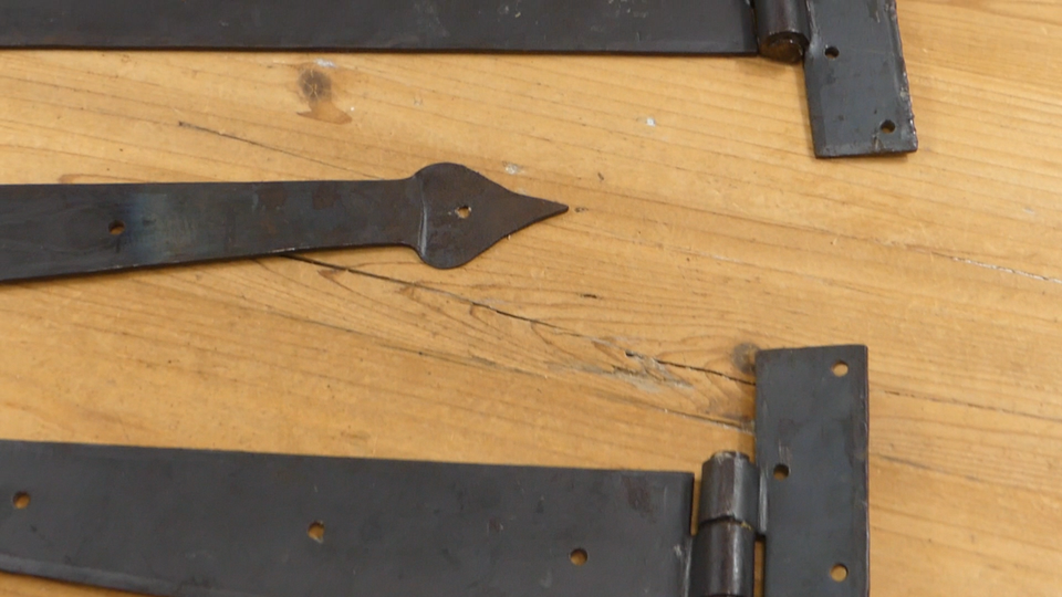 6 LARGE Strap T Hinges 18" Tee Hand Barn Rustic Door Iron Arrow  **SOME RUST** Item image 2