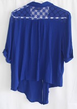 CATHY DANIELS BLUE SHORT SLEEVE BLOUSE WITH LACE INSERT ON BACK #8809 - $13.49