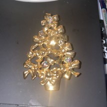 Vintage Avon Christmas Tree Pin Brooch Signed Blue AB Rhinestone Gold To... - $9.90